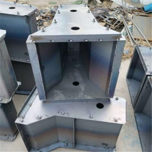 1607905983640292.jpg 公路隔离墩模具