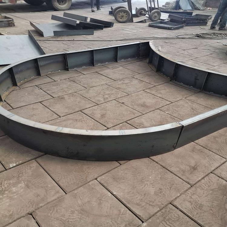 1608079826420096.jpg 拱形护坡模具